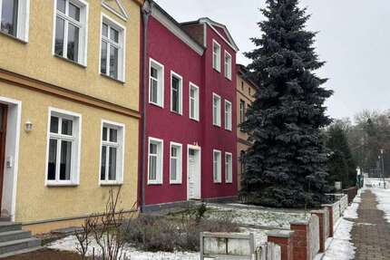 Haus Friedland - 10 Zimmer, 234 m&sup2;, 229.000&euro; | Angebot:26012959