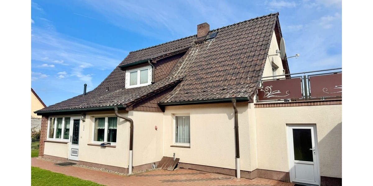 HORN IMMOBILIEN ++ Haus mit Doppelgarage und Nebengebäude in Wodarg bei Altentreptow, ruhige Lage - Einfamilienhaus Werder OT Wodarg Wodarg | Angebot:26875433
