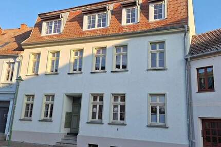 Haus Altentreptow - 1 Zimmer, 347 m&sup2;, 350.000&euro; | Angebot:25664140