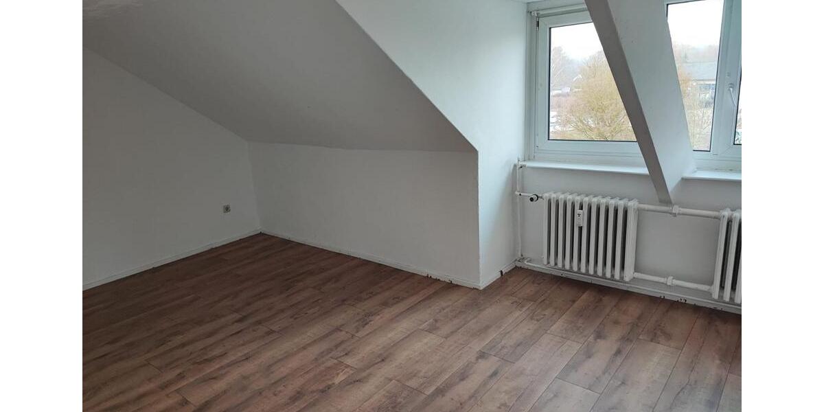 Dachgeschoßwohnung Neubrandenburg - 3 Zimmer, 50 m&sup2;, 350&euro; | Angebot:25544536