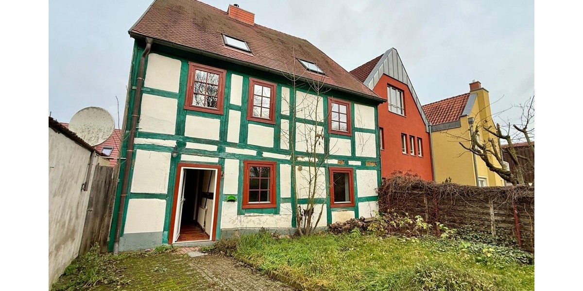 HORN IMMOBILIEN++ Friedland, historisches Stadthaus mit 6 Zimmern, Kaminöfen, 2 Bädern und Garage - Einfamilienhaus Friedland | Angebot:26181375