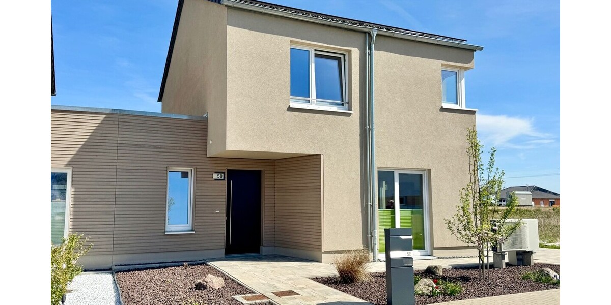 HORN IMMOBILIEN ++ Neuwertiges Einfamilienhaus in Neubrandenburg Obodritenstraße, EBK + Carport - Doppelhaushälfte Neubrandenburg | Angebot:26704800