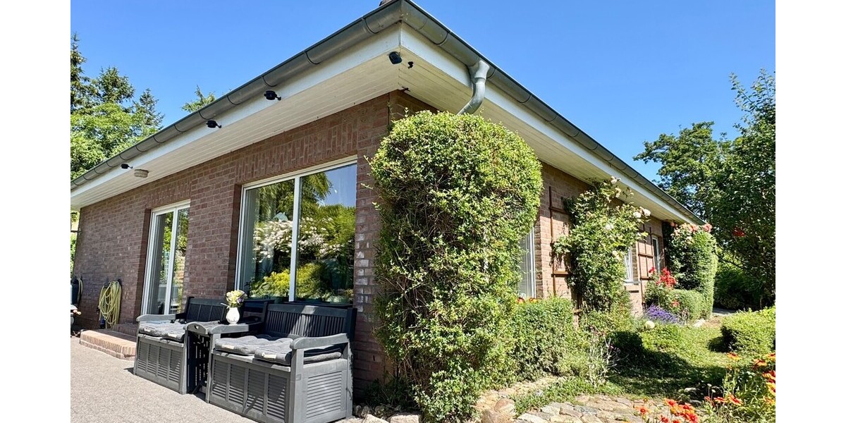 HORN IMMOBILIEN + Einfamilienhaus im Bungalowstil mit parkähnlichem Grundst. 5 km bis Neubrandenburg - Einfamilienhaus Burg Stargard | Angebot:27013653