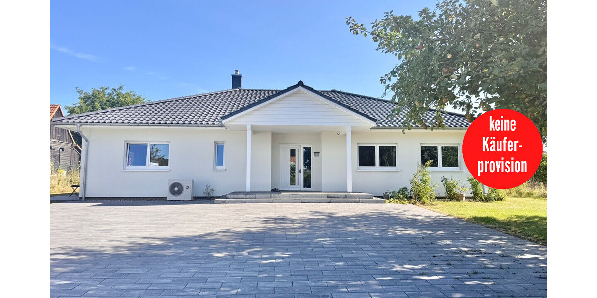 HORN IMMOBILIEN ++ Winkelbungalow 5 km bis Neubrandenburg, Baujahr 2022, Doppelgarage + Carport - Einfamilienhaus Sponholz | Angebot:23673755