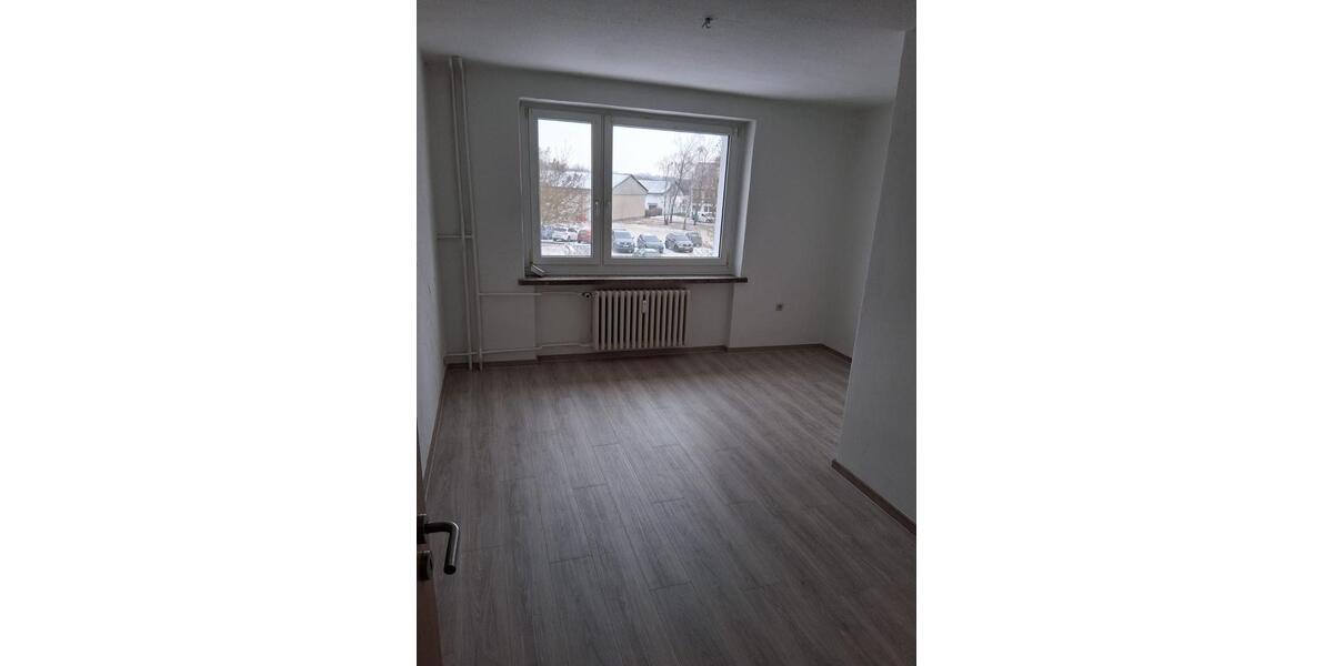Etagenwohnung Neubrandenburg - 3 Zimmer, 66 m&sup2;, 460&euro; | Angebot:24711631