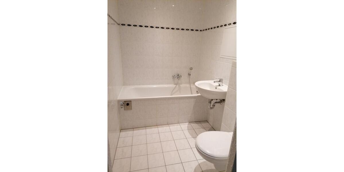 Etagenwohnung Neustrelitz - 3 Zimmer, 62 m&sup2;, 402&euro; | Angebot:25350735