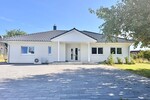 HORN IMMOBILIEN ++ Winkelbungalow 5 km bis Neubrandenburg, Baujahr 2022, Doppelgarage + Carport - Einfamilienhaus Sponholz | Angebot:23673755