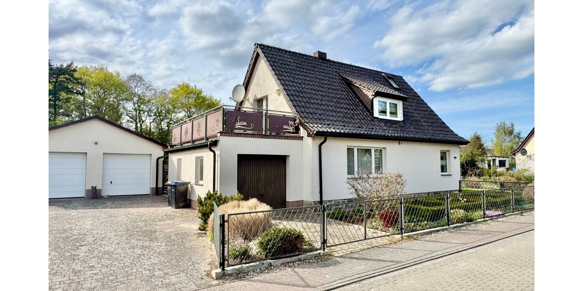 HORN IMMOBILIEN ++ Haus mit Doppelgarage und Nebengebäude in Wodarg bei Altentreptow, ruhige Lage - Einfamilienhaus Werder OT Wodarg Wodarg | Angebot:26875433