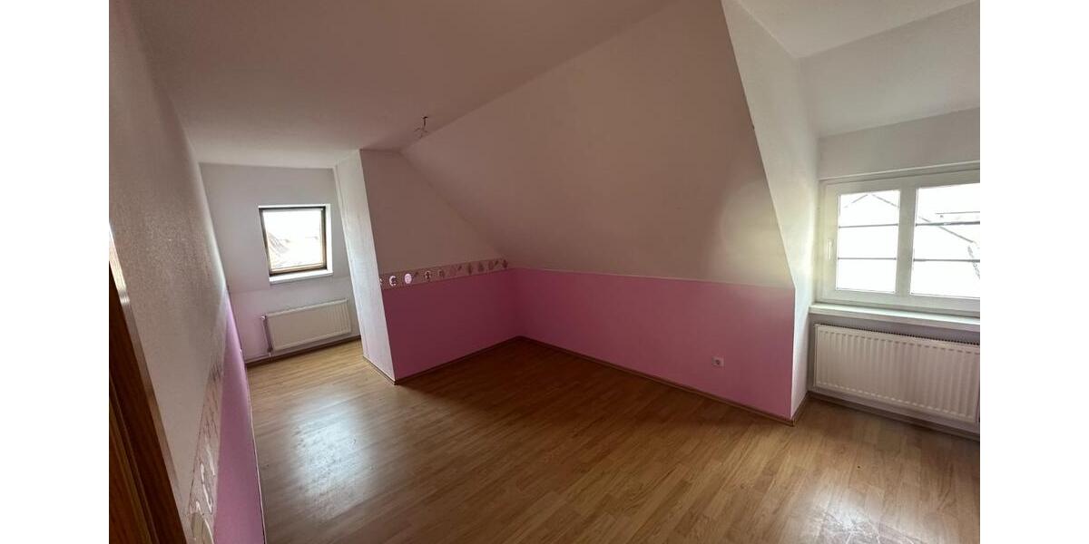 Dachgeschoßwohnung Neustrelitz - 3 Zimmer, 59 m&sup2;, 415&euro; | Angebot:25853532