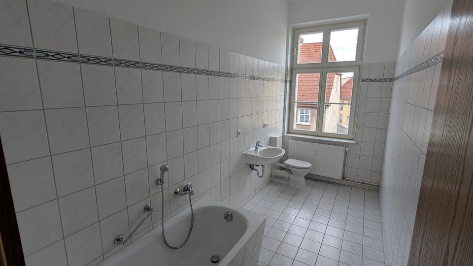 Etagenwohnung Neustrelitz - 3 Zimmer, 73 m&sup2;, 610&euro; | Angebot:24695197