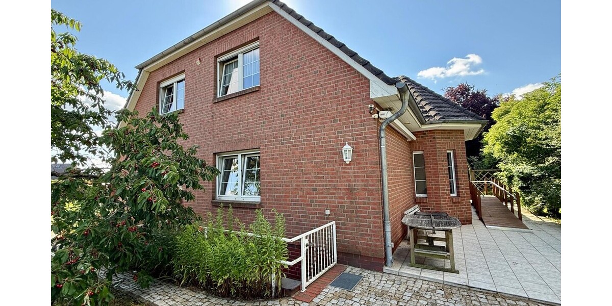 HORN IMMOBILIEN++ 2 km bis Neubrandenburg, großes Einfamilienhaus mit vielen Extras - Einliegerwohnung möglich - Einfamilienhaus Neuendorf Neuendorf | Angebot:26978905
