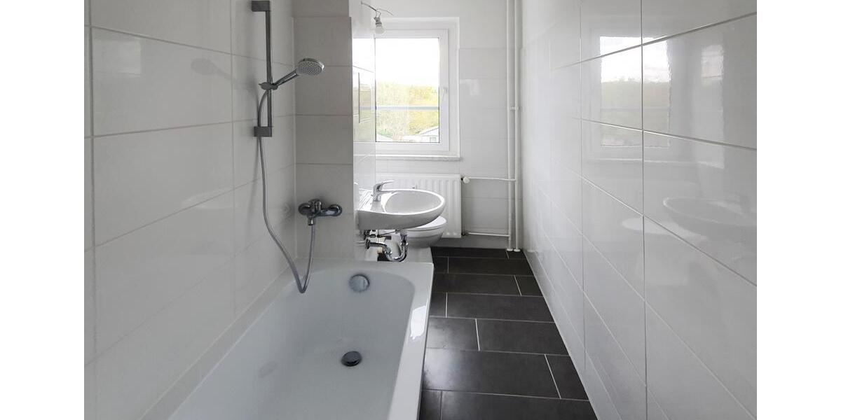 Etagenwohnung Neubrandenburg Carlshöhe - 4 Zimmer, 78 m&sup2;, 457&euro; | Angebot:25750669