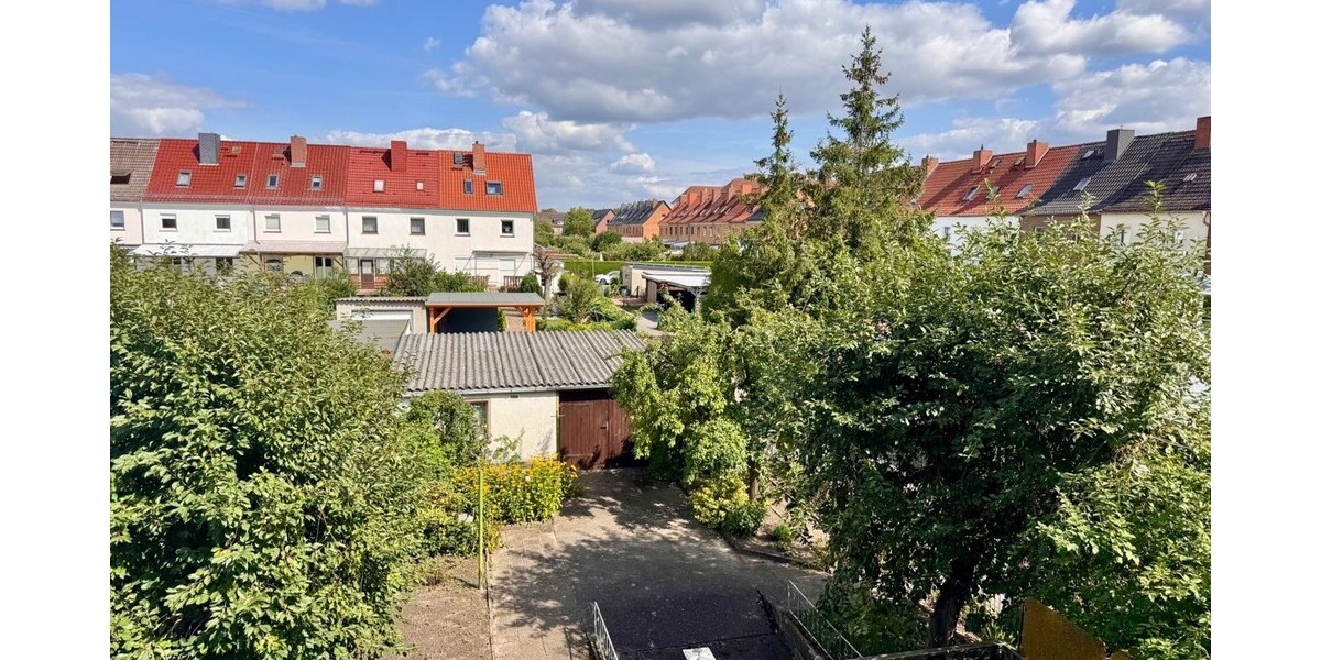 HORN IMMOBILIEN ++ Neubrandenburg Vogelviertel, Haus mit Grundstück, Terrasse und 3 Garagen - Reihenendhaus Neubrandenburg Datzeberg | Angebot:26974618