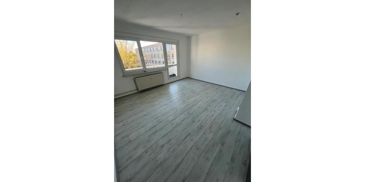 Etagenwohnung Neubrandenburg Carlshöhe - 4 Zimmer, 76 m&sup2;, 521&euro; | Angebot:26443489