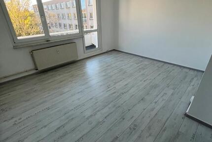 Wohnung Neubrandenburg Carlshöhe - 4 Zimmer, 76 m&sup2;, 521&euro; | Angebot:26443489