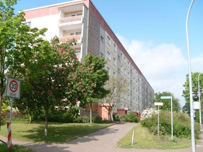 Etagenwohnung Neubrandenburg Reitbahnviertel - 3 Zimmer, 60 m&sup2;, 284&euro; | Angebot:25685496