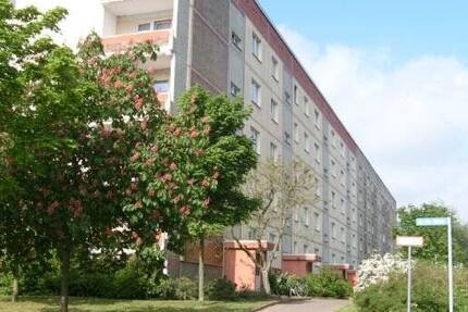 Wohnung Neubrandenburg Reitbahnviertel - 3 Zimmer, 60 m&sup2;, 284&euro; | Angebot:25685496