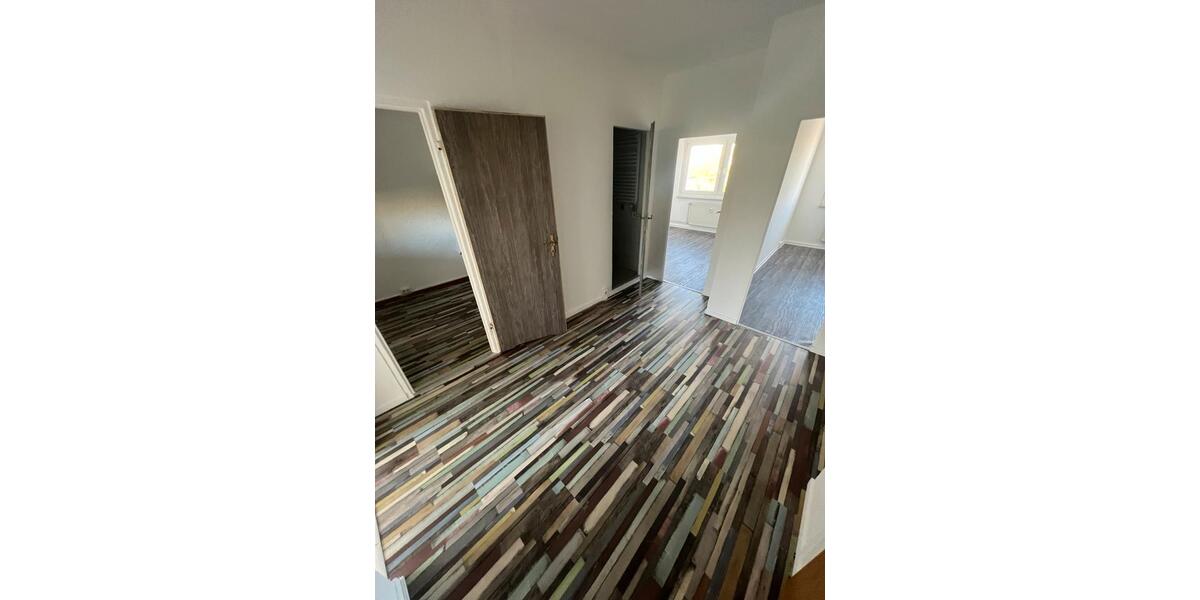 Etagenwohnung Neubrandenburg Carlshöhe - 4 Zimmer, 76 m&sup2;, 521&euro; | Angebot:26443489
