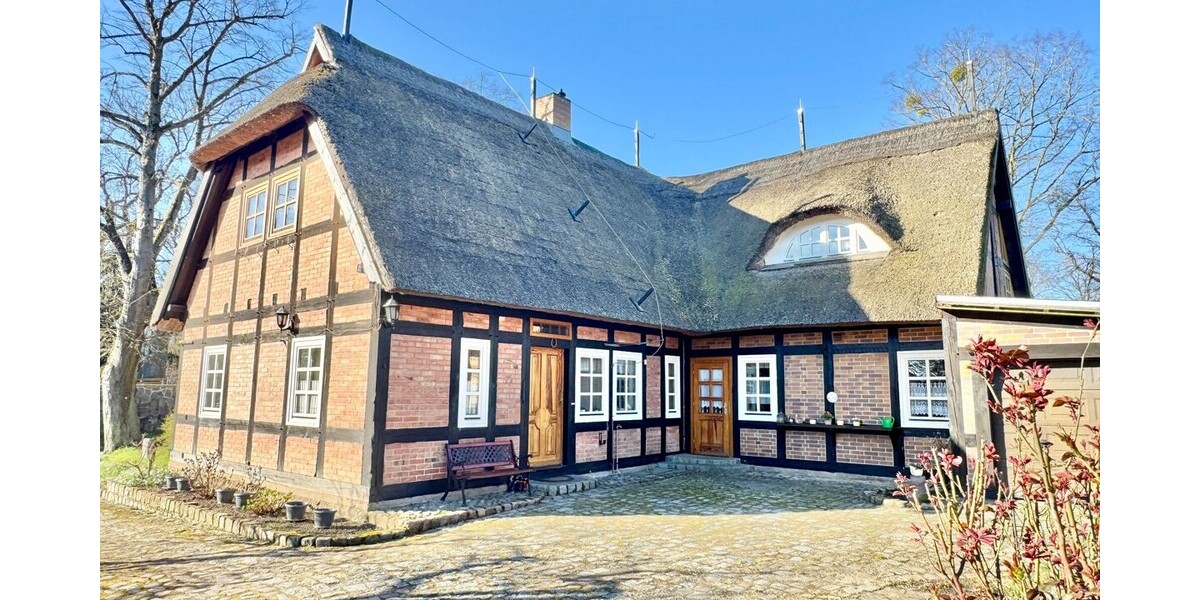 HORN IMMOBILIEN ++ tolles Reetdach-Fachwerkhaus in Alt Rehse bei Neubrandenburg, Denkmalschutz - Einfamilienhaus Alt Rehse Alt Rehse | Angebot:26225814