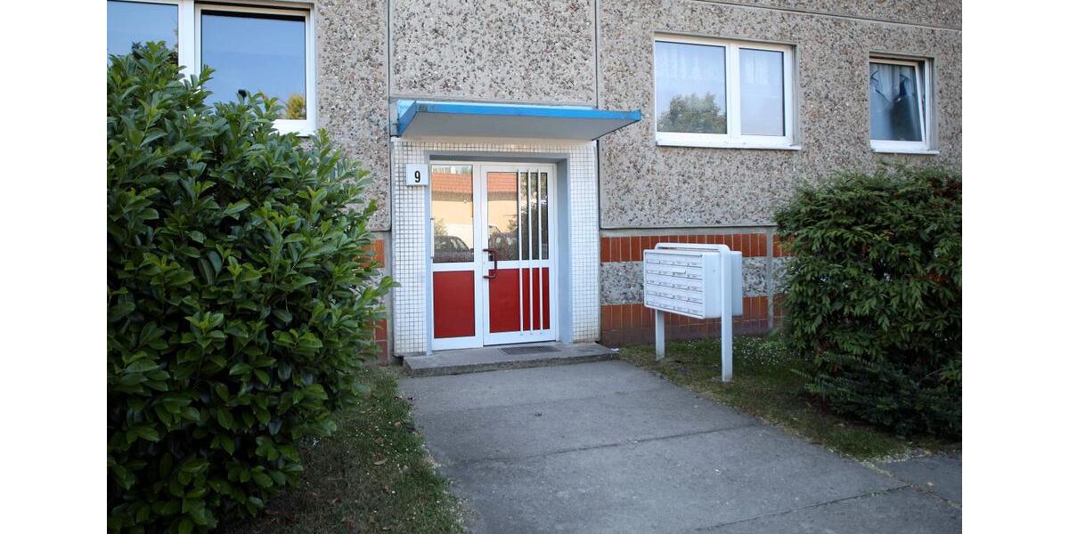 Etagenwohnung Neubrandenburg Datzeberg - 4 Zimmer, 87 m&sup2;, 440&euro; | Angebot:25899543