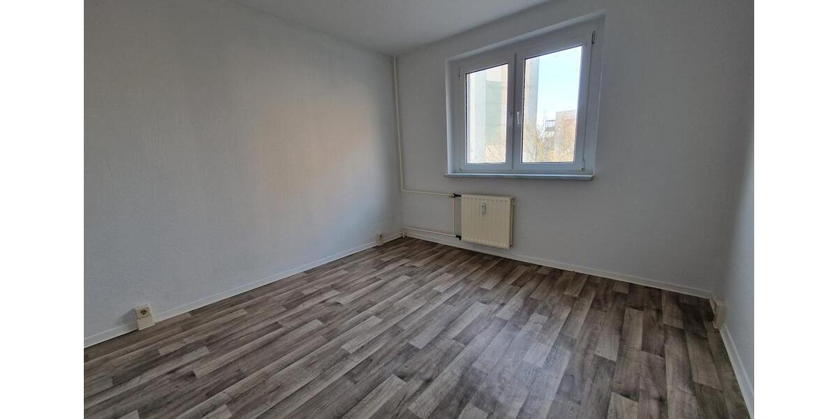 Etagenwohnung Neubrandenburg Carlshöhe - 3 Zimmer, 67 m&sup2;, 486&euro; | Angebot:23497388