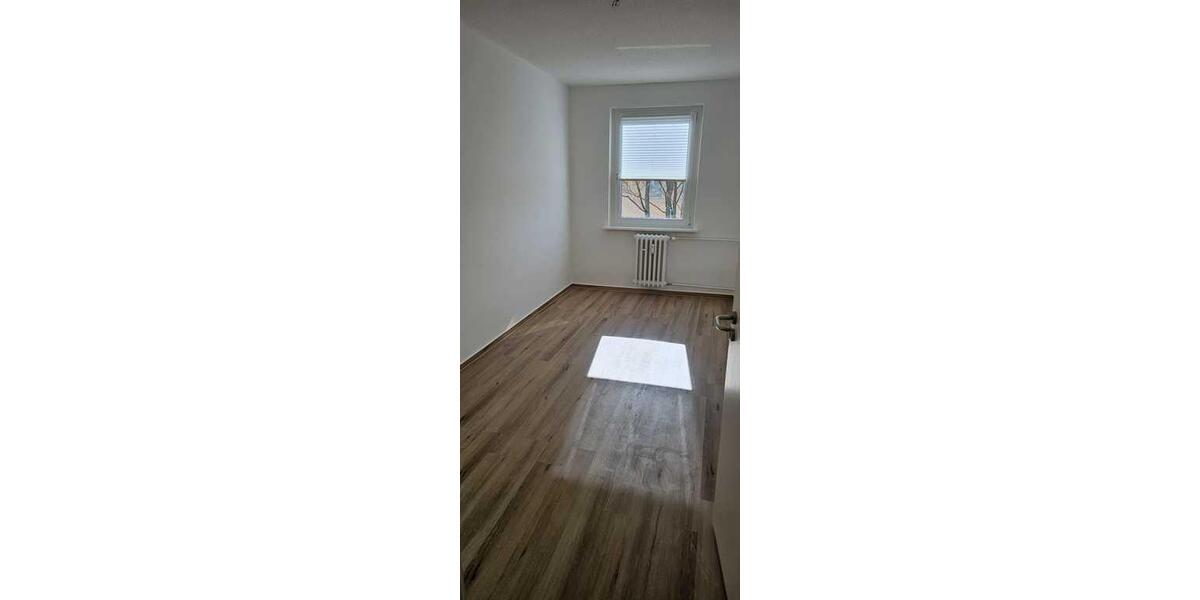 Etagenwohnung Neubrandenburg Datzeberg - 4 Zimmer, 73 m&sup2;, 653&euro; | Angebot:25717399