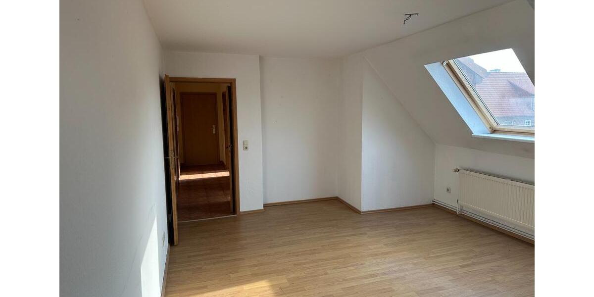 Dachgeschoßwohnung Neustrelitz - 3 Zimmer, 59 m&sup2;, 415&euro; | Angebot:25853532