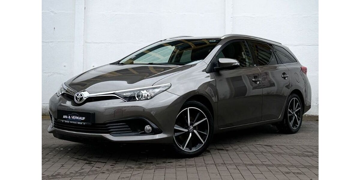 Toyota Auris 130.000 km 10.490 &euro; Neubrandenburg 17033