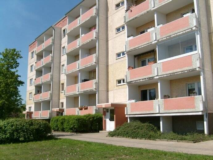 Etagenwohnung Neubrandenburg Reitbahnviertel - 3 Zimmer, 55 m&sup2;, 260&euro; | Angebot:25685508