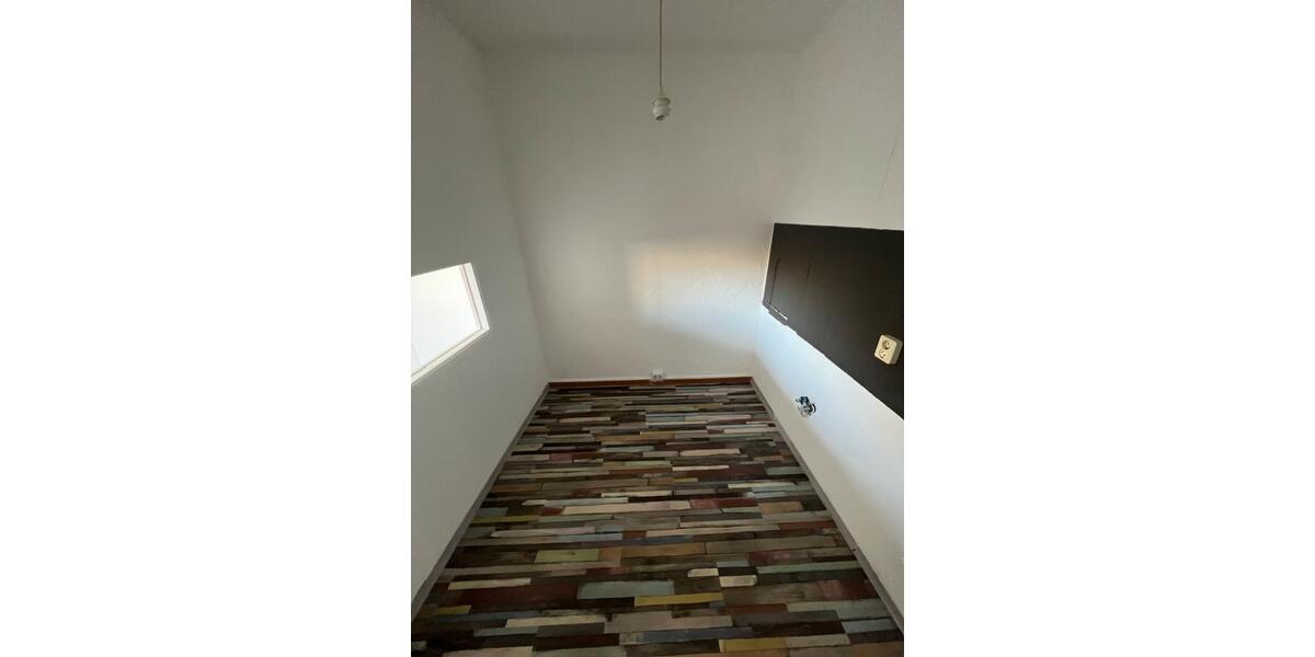 Etagenwohnung Neubrandenburg Carlshöhe - 4 Zimmer, 76 m&sup2;, 521&euro; | Angebot:26443489