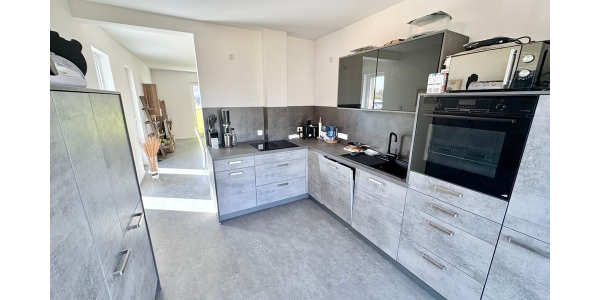 HORN IMMOBILIEN ++ Neuwertiges Einfamilienhaus in Neubrandenburg Obodritenstraße, EBK + Carport - Doppelhaushälfte Neubrandenburg | Angebot:26704800