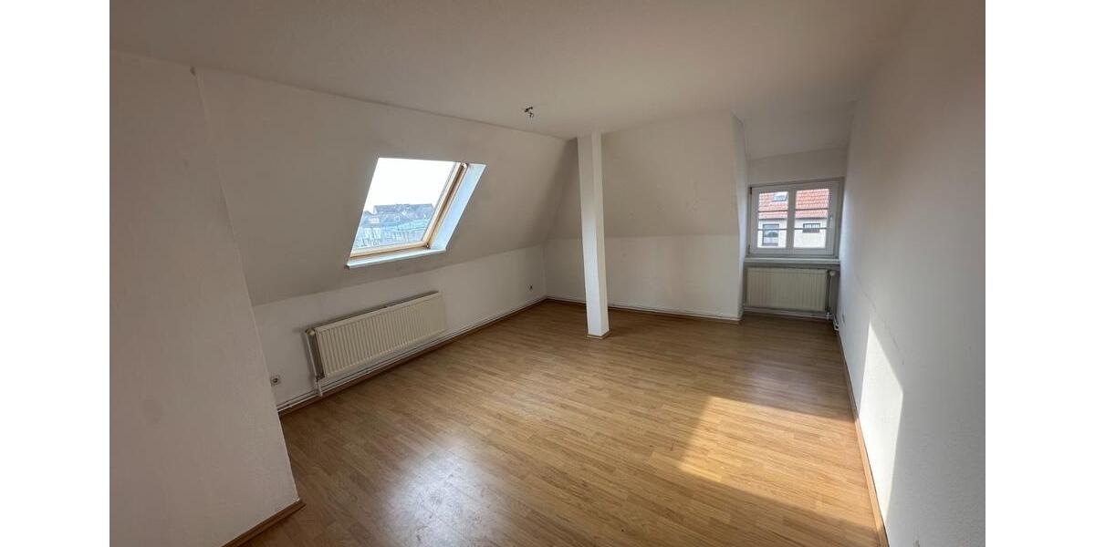 Dachgeschoßwohnung Neustrelitz - 3 Zimmer, 59 m&sup2;, 415&euro; | Angebot:25853532