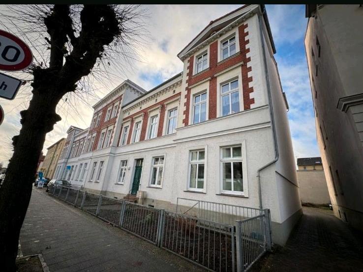 Erdgeschoßwohnung Neustrelitz - 3 Zimmer, 89 m&sup2;, 1.165&euro; | Angebot:25963474