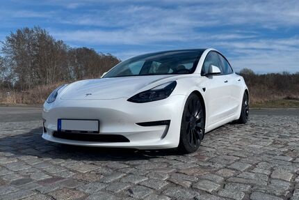 Tesla Model 3 32.000 km 33.500 &euro; Friedland 17098