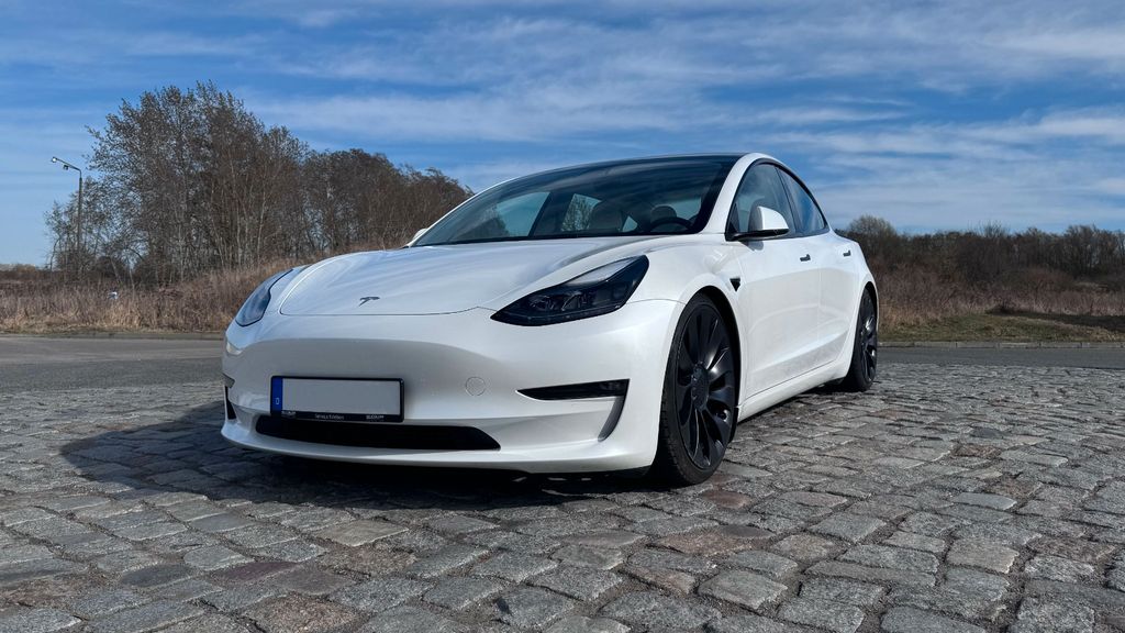 Tesla Model 3 32.000 km 33.500 &euro; Friedland 17098