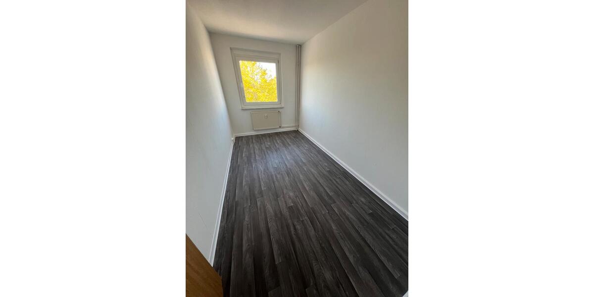 Etagenwohnung Neubrandenburg Carlshöhe - 4 Zimmer, 76 m&sup2;, 521&euro; | Angebot:26443489