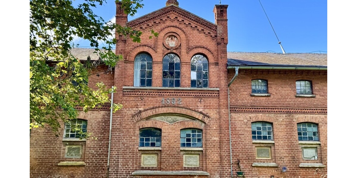 HORN IMMOBILIEN Denkmalgeschütztes Wohnhaus mit historischem Pferdestall, Breesen bei Neubrandenburg - Einfamilienhaus Breesen / Schwandt Schwandt | Angebot:27512083