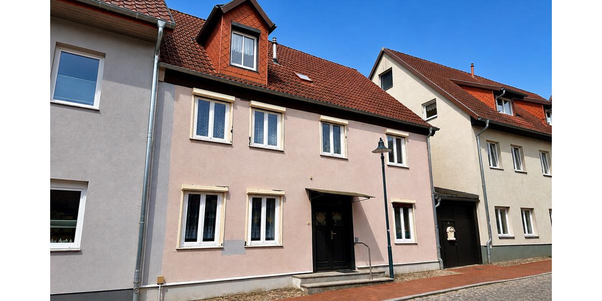 HORN IMMOBILIEN ++ Reihenmittelhaus in Burg Stargard, zentrale Lage - Zweifamilienhaus Burg Stargard | Angebot:27119867