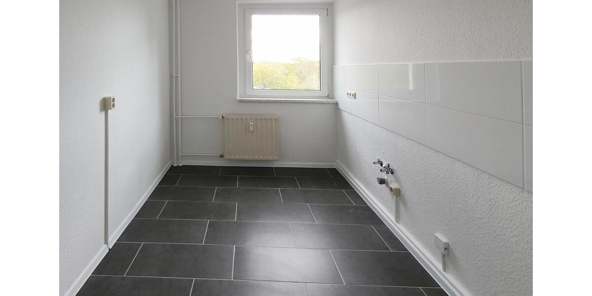 Etagenwohnung Neubrandenburg Carlshöhe - 4 Zimmer, 78 m&sup2;, 457&euro; | Angebot:25750669