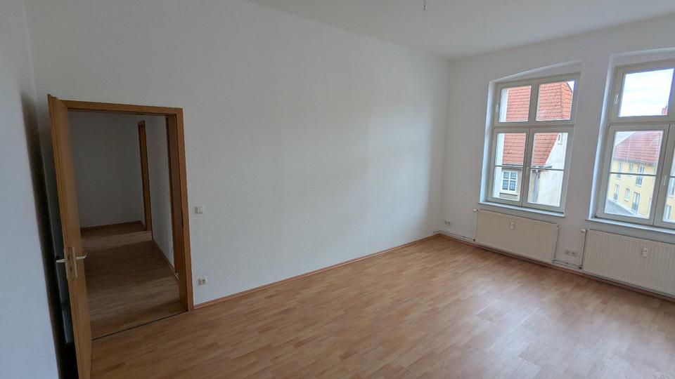 Etagenwohnung Neustrelitz - 3 Zimmer, 73 m&sup2;, 610&euro; | Angebot:24695197
