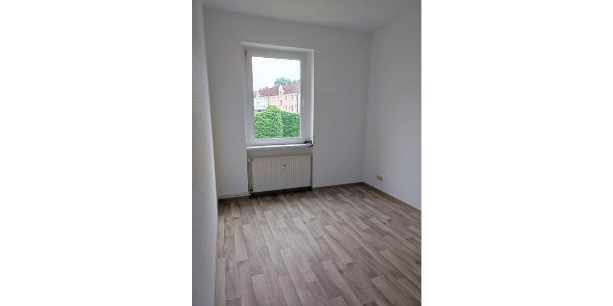 Etagenwohnung Friedland - 4 Zimmer, 100 m&sup2;, 580&euro; | Angebot:25081148