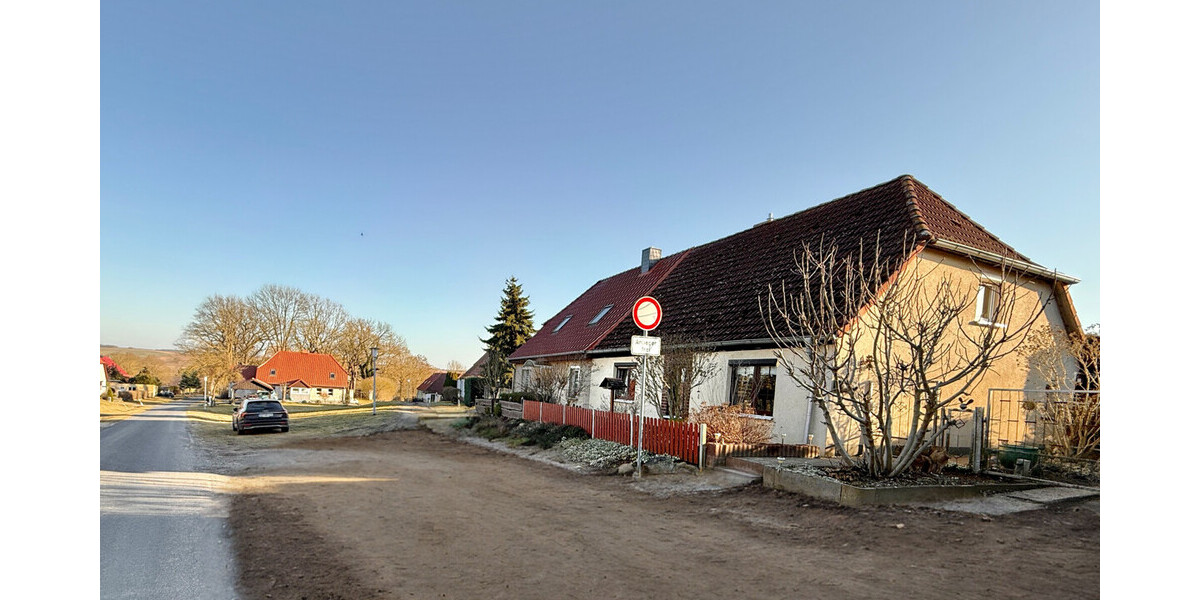 HORN IMMOBILIEN++ 15 km bis Neubrandenburg, schöne Doppelhaushälfte mit großen Grundstück & 2 Garagen - Doppelhaushälfte Bassow Bassow | Angebot:26085785