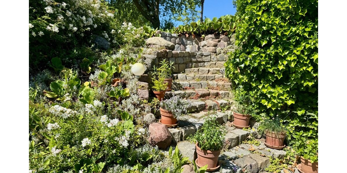 HORN IMMOBILIEN + Einfamilienhaus im Bungalowstil mit parkähnlichem Grundst. 5 km bis Neubrandenburg - Einfamilienhaus Burg Stargard | Angebot:27013653