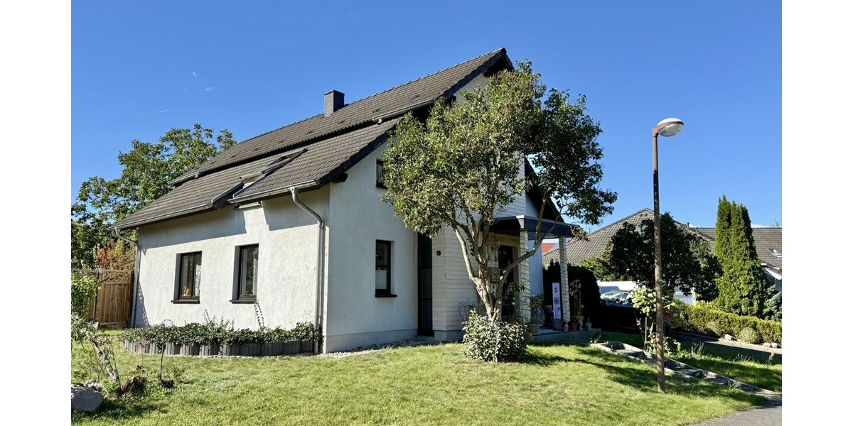 HORN IMMOBILIEN++ Neubrandenburg, tolles Architektenhaus mit 5 Zimmern, EBK, Keller und Carport - Einfamilienhaus Neubrandenburg Lindenberg | Angebot:23653149