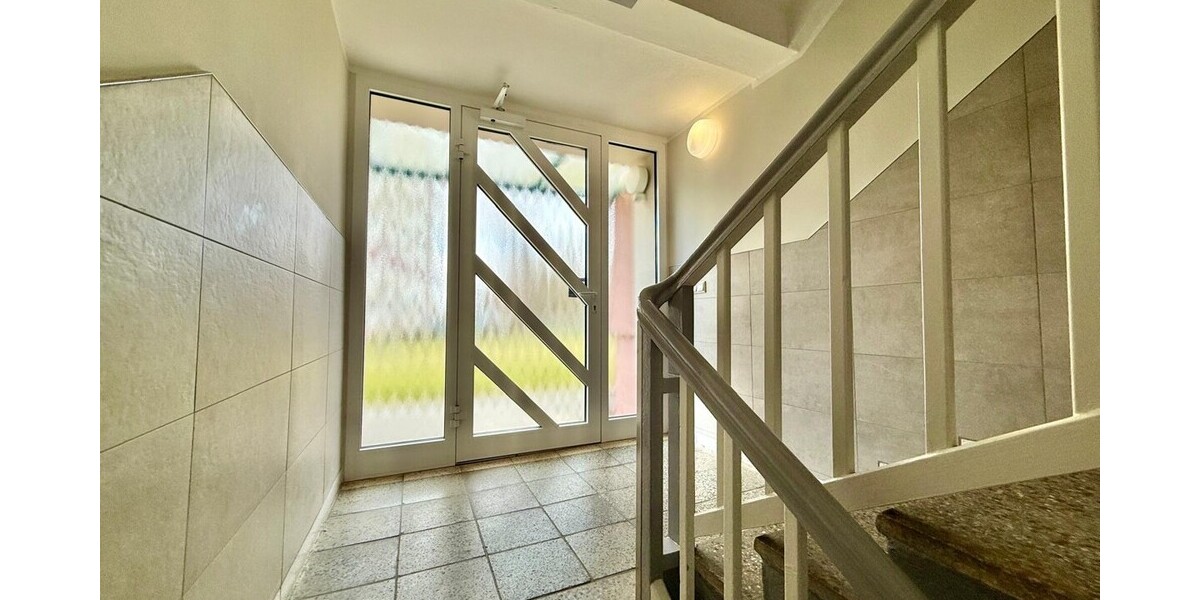 HORN IMMOBILIEN++RESERVIERT! Neubrandenburg, 4-Raum Eigentumswohnung, modernisiert, EBK und Stellplatz -bezugsfrei- - Etagenwohnung Neubrandenburg | Angebot:26019014