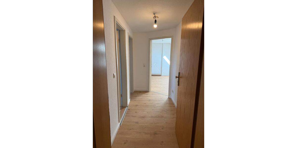 Dachgeschoßwohnung Neubrandenburg Datzeberg - 1 Zimmer, 37 m&sup2;, 325&euro; | Angebot:26041075
