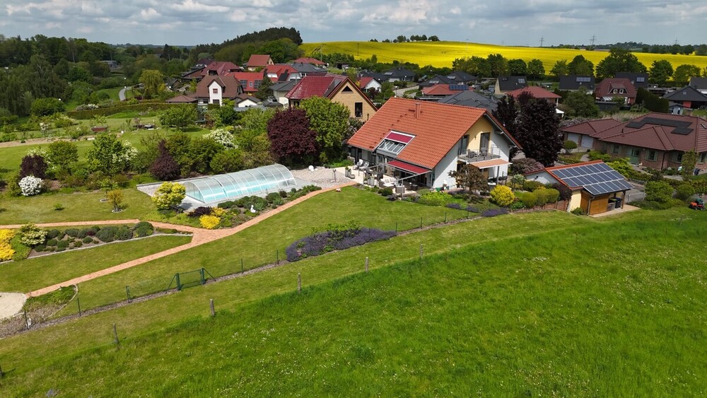 HORN IMMOBILIEN++ Penzlin, großes Einfamilienhaus mit Garage, Außenpool und vielen Extras - Einfamilienhaus Penzlin | Angebot:26894675