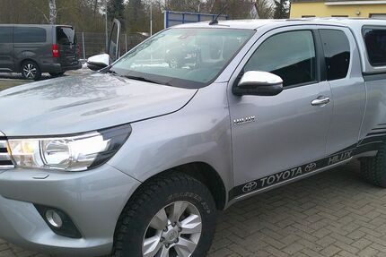 Toyota Hilux 176.000 km 25.999 &euro; Neddemin 17039