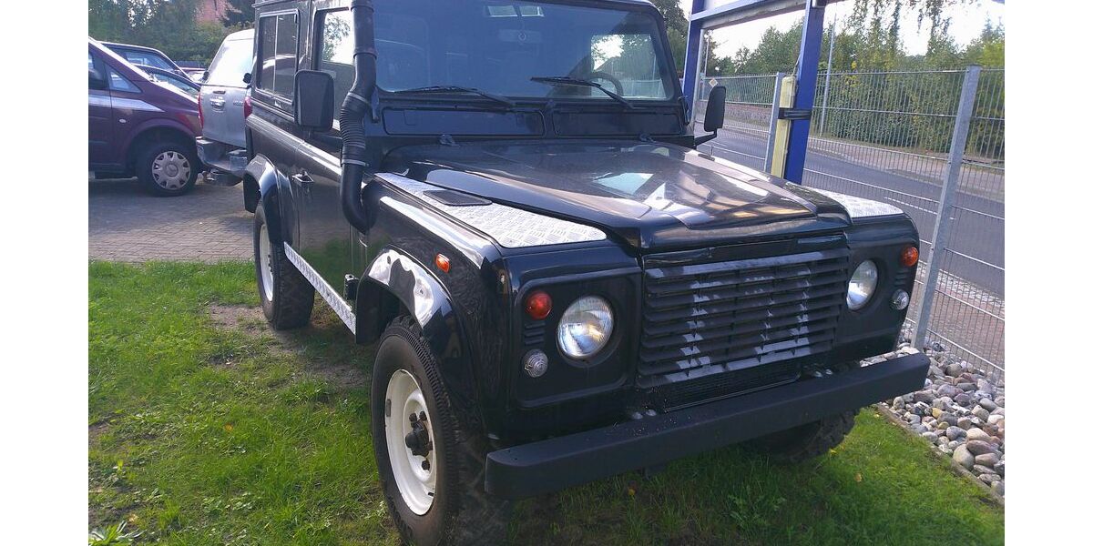 Land Rover Defender 132.900 km 19.999 &euro; Neddemin 17039