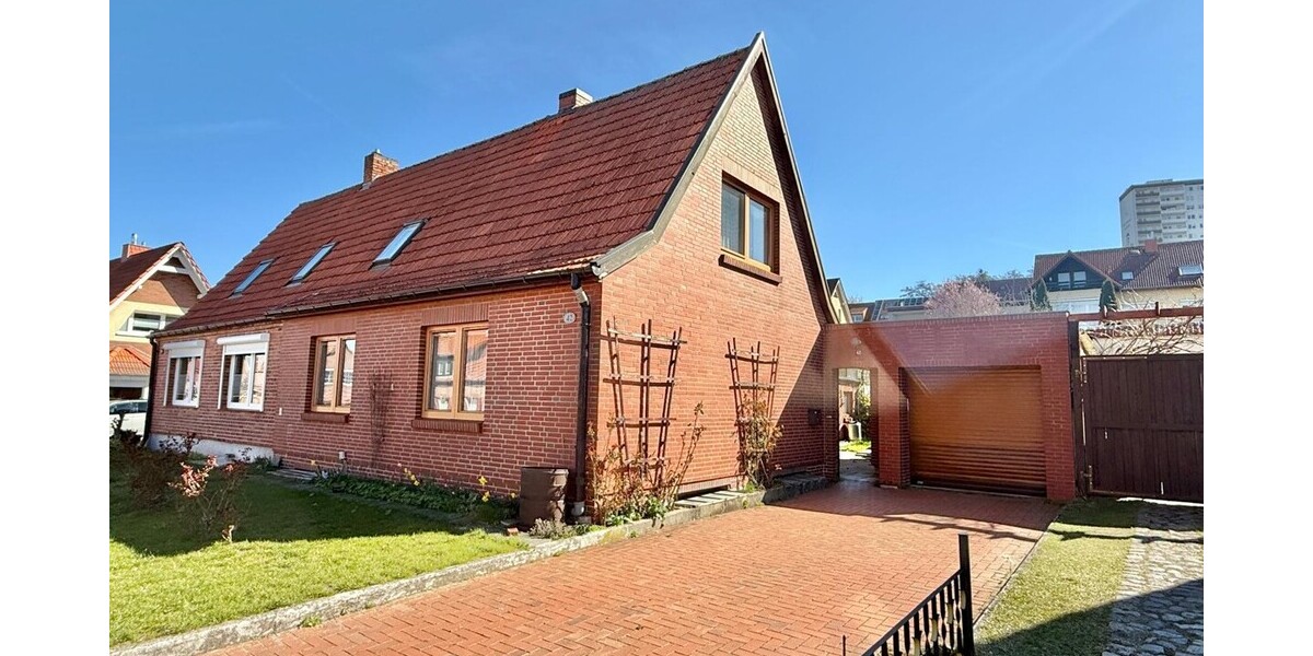 HORN IMMOBILIEN++ Neubrandenburg, Doppelhaushälfte mit Keller, Garage und Nebengelass - Doppelhaushälfte Neubrandenburg Datzeberg | Angebot:26443281